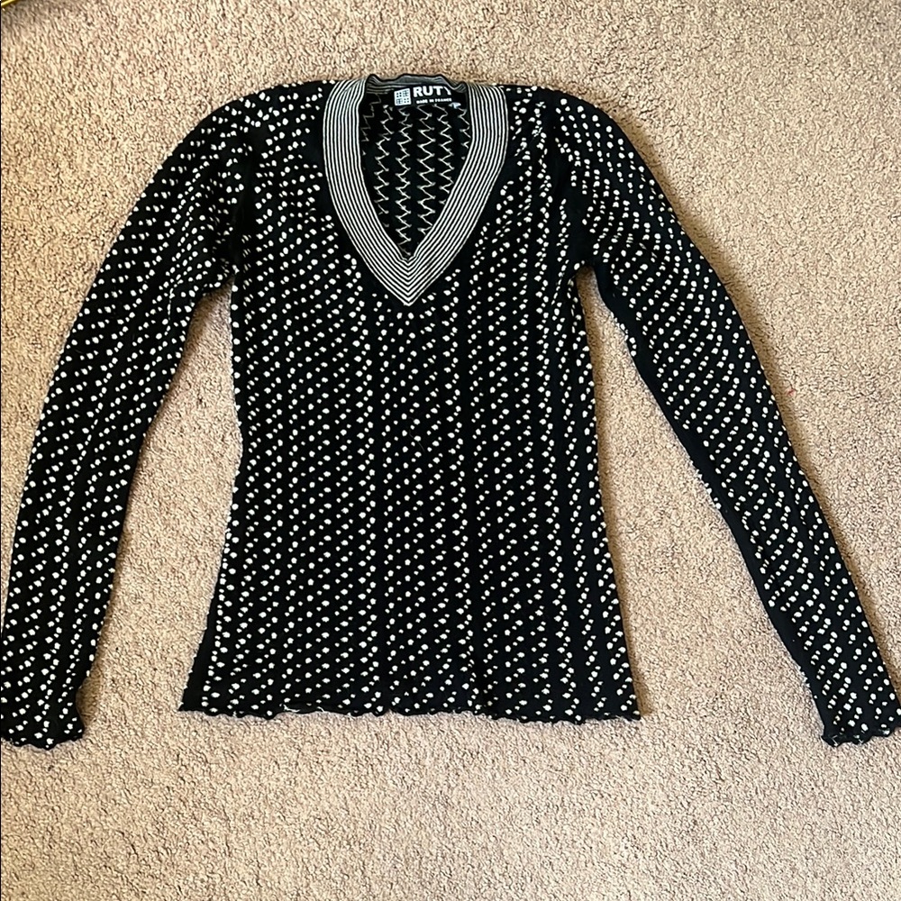 #103 Black and White Long Sleeve Top